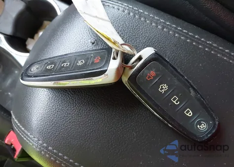 2016 Ford Escape Titanium z USA, uszkodzony, nr VIN 1FMCU9J99GUB10501